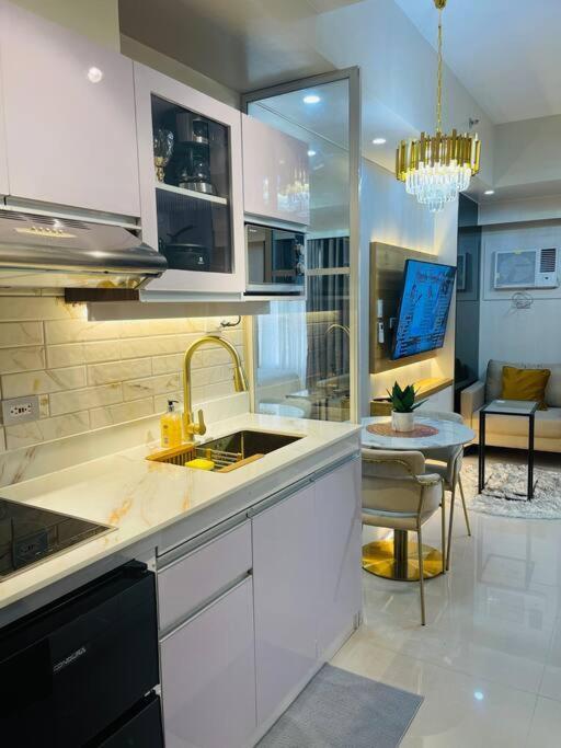 Marias Suite Near Manila Bay Free Use Of Pool Buitenkant foto