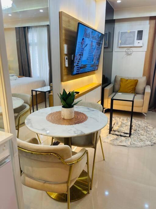 Marias Suite Near Manila Bay Free Use Of Pool Buitenkant foto