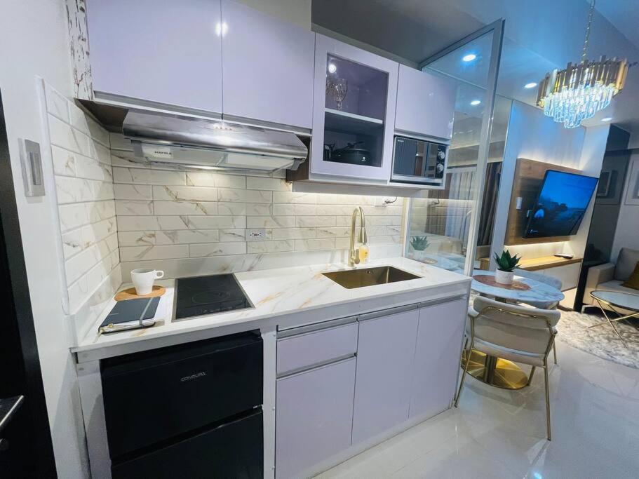 Marias Suite Near Manila Bay Free Use Of Pool Buitenkant foto
